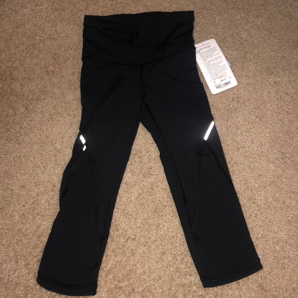 NWT LULULEMON run with the sun crop leggings